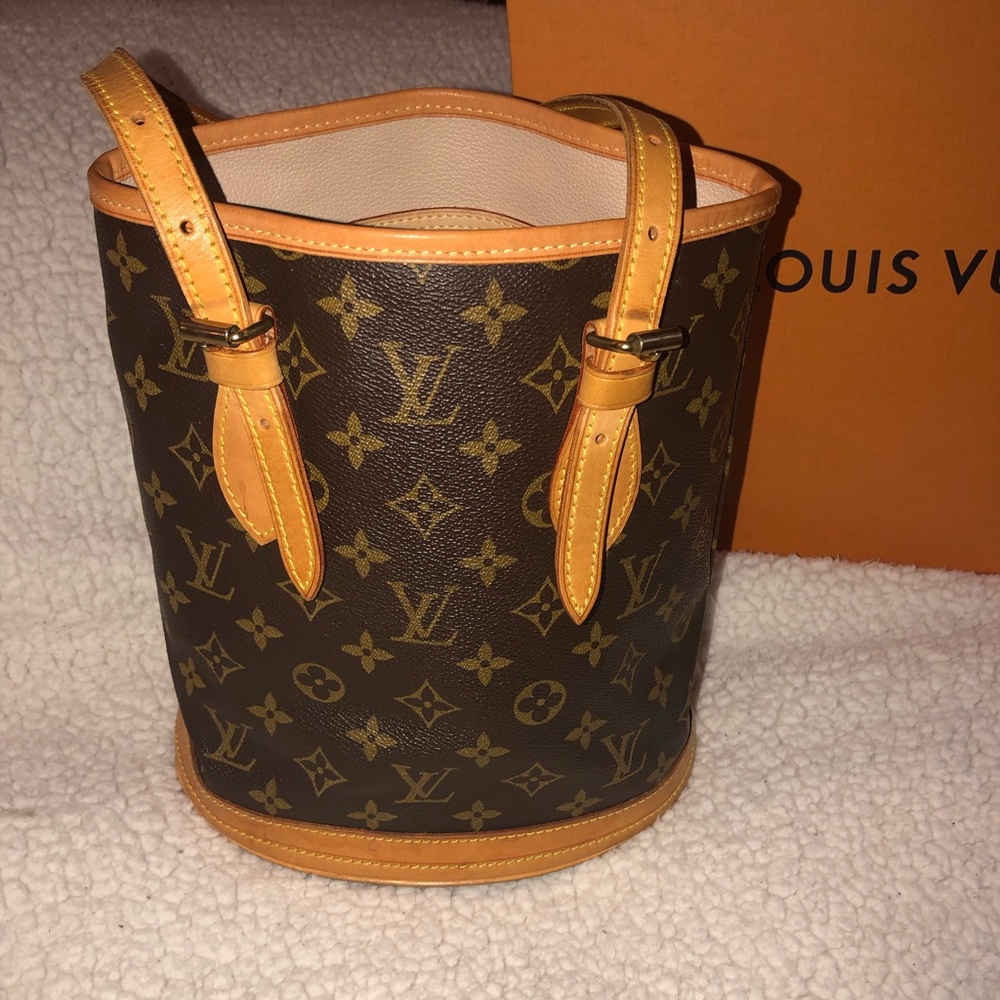 Petite Louis Vuitton Bucket Monogram